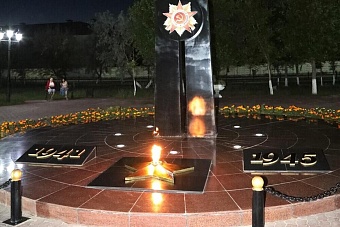 вечный огонь зажгли у памятника победы в великой отечественной войне в байконуре