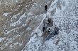 спасателям не удается извлечь автобус, погребенный под слоем грунта на руднике в павлодарской области