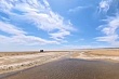 на высохшем дне аральского моря начали добычу артезианских вод