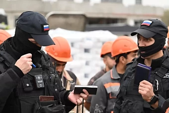 Треть узбекских мигрантов в России уже легализовали свой статус: планы и трудности