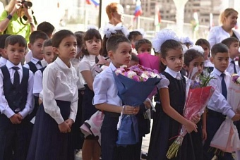 Российские школы в Таджикистане решили проблему нехватки учителей