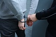 в киргизии 10 инспекторов налоговой службы подозревают в коррупции