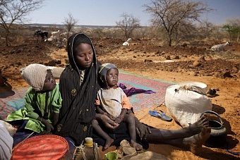 Голодающие в Африке рассказали, почему ежедневно отправляют на помойку тонны российской еды 
