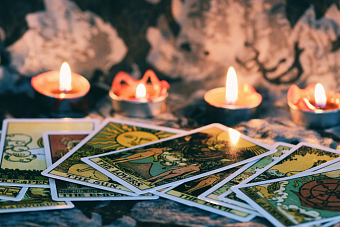 в кыргызстане приняли в первом чтении законопроект о запрете рекламы гадалок и экстрасенсов