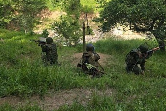 Десантники из Казахстана и спецназовцы из Таджикистана проводят действия в горных условиях 