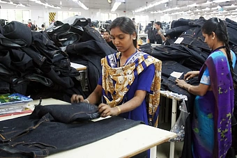 Джинсы на грани исчезновения: волнения в Бангладеш могут привести к дефициту этой одежды