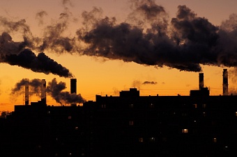 «не хватает воздуха»: токсичный смог окутал узбекский город навои