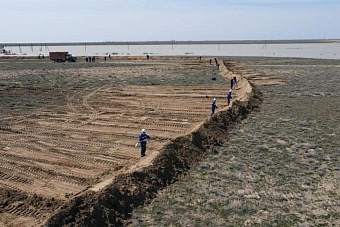 Четыре скважины на двух нефтегазовых месторождениях подтопило в Казахстане