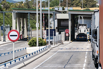 на границе россии и казахстана в заторе скопилось почти 300 грузовиков