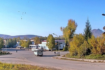 Как казахстанские блогеры-националисты издевались над людьми в акимате города Алтай (видео)