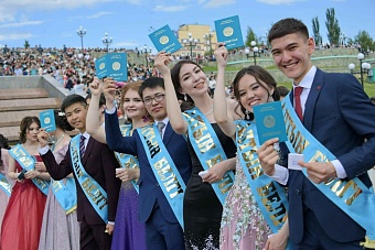 чиновники казахстана не поощряют сбор средств на подарки учителям и директорам школ