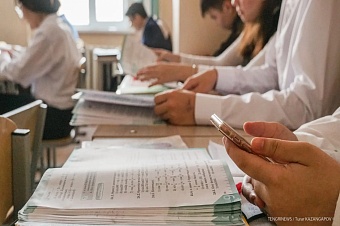 в казахстане предложили распространить запрет на смартфоны в школах на перемены
