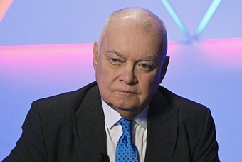 урок демократии: дмитрий киселев предложил президенту сша последовать примеру путина и дать ему интервью