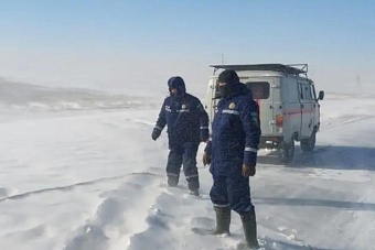 казахстанские спасатели эвакуировали сломавшую ногу в горах россиянку