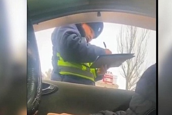 в киргизии инспектора дпс уволили за попытку получить взятку от автомобилиста (видео)