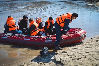 чс в казахстане: пункт приема гуманитарной помощи пострадавшим от паводков открыли в алматы