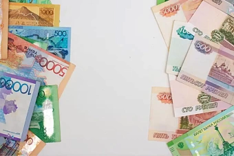 падение спроса: банки в казахстане стали реже покупать и продавать рубли и доллары