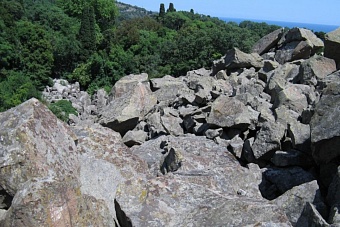 в таджикистане сохраняется опасность схода лавин и камнепадов