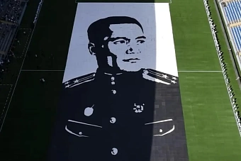 более 600 детей собрали гигантский портрет героя советского союза в столице казахстана