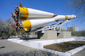 семь космонавтов стали почетными жителями байконура