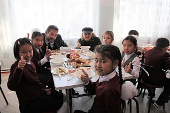 россия продолжает обеспечивать школьников  кыргызстана горячими обедами