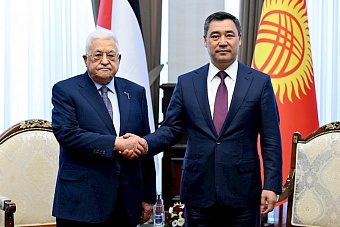 президент киргизии провел переговоры с палестинским лидером махмудом аббасом