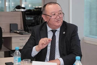 «Поэт Ауыт Мукибек считает, что английский для казахов важнее, чем «язык улиц» — русский»