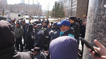 В казахстанском Жанаозене начали задерживать тех, кто поддержал бастующих нефтяников