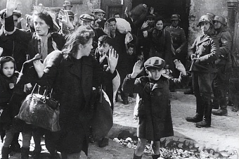 президент польши кароль навроцкий обвинил ссср в причастности к холокосту