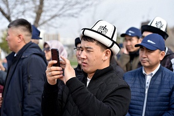 кыргызстан призывает мигрантов вернуться: «пора строить свою страну»