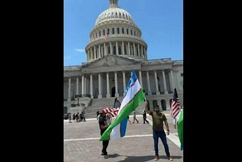 в вашингтоне жители узбекистана утроили акцию протеста против американского радио 