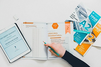 алексей оверчук: россия передает кыргызстану 651 тыс. учебников по русскому языку