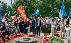 Конец эпохи ритуалов: молодежь Узбекистана выбирает «Бессмертный полк» вместо парадных речей