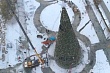 В столице Узбекистана установили 35-метровую главную новогоднюю елку