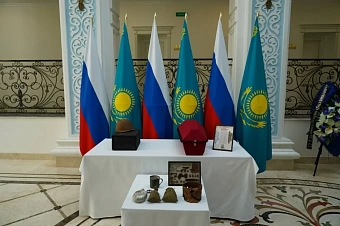 возвращение на родину: останки двух погибших героев передали в казахстан