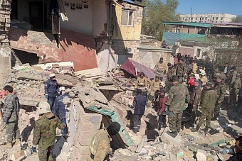 в казахстанском жанаозене спасатели завершили разбор завалов в рухнувшем подъезде жилого дома