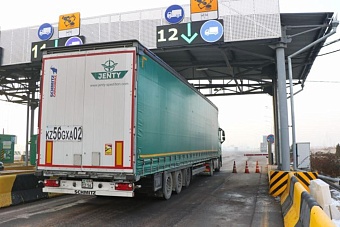 Казахстан потребовал от Польши снять ограничения для грузовиков на границе с Белоруссией