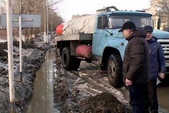 в актобе местная власть борется с последствиями  паводка
