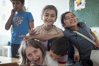 мигрантов в россии хотят обязать покупать полис дмс своим детям