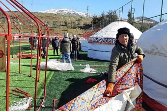 правильные юрты: в турции устанавливают киргизские юрты для пострадавших от землетрясения  
