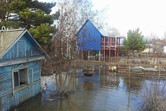 в казахстане под петропавловском подтоплены 700 дачных участков и республиканская трасса 