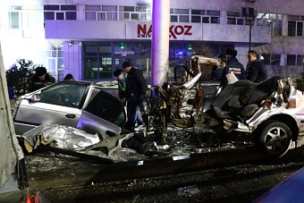 страшная авария в алматы: 3 человека погибли, автомобиль разорвало пополам (видео)