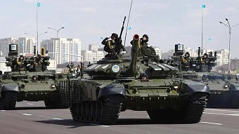 жителей казахстана попросили не бояться колонн с военной техникой в течение августа и сентября