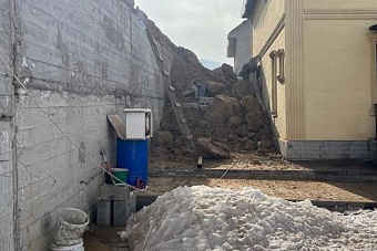 в казахстане оползень разрушил несколько домов