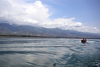 президент кыргызстана садыр  жапаров запретил вылов рыбы на озерах иссык-куль и сон-куль