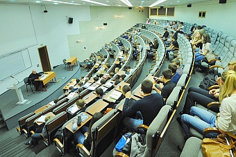 отличникам везде дорога: в кыргызстане выпускников с красным дипломом включат в резерв госслужбы