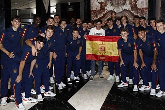 страсть к футболу: юноша из узбекистана преодолел тысячи километров ради встречи с любимой командой