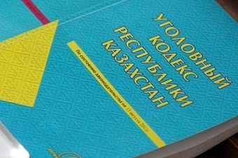 житель казахстана дал отпор неонацисту (видео)