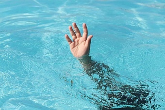 в бассейне фитнес-клуба в казахстанском шымкенте утонул ребенок