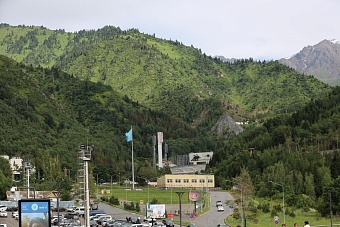 Лето на Медеу 2024: cколько стоит подняться на вершину и почему не нужно переплачивать «бомбилам»